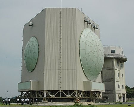 Radar theo dõi tên lửa đạn đạo FPS-5 do Nhật Bản tự nghiên cứu chế tạo.